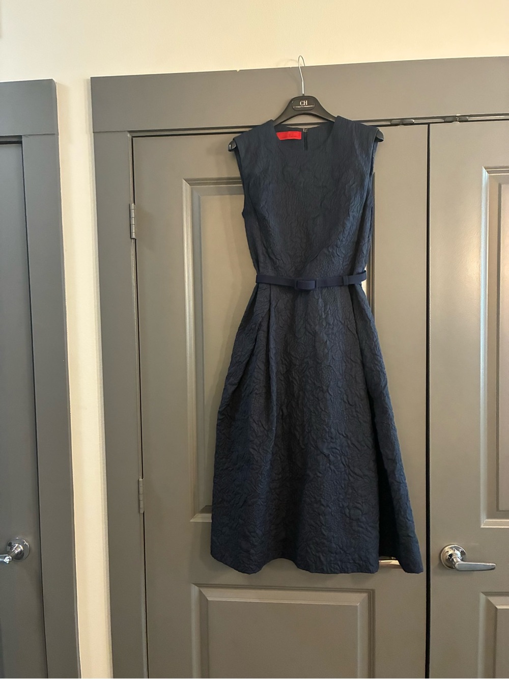 CH Carolina Herrera Navy Textured Sleeveless Midi Dress with Detachable Belt
